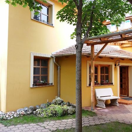 Karpatia Panzio Bed & Breakfast เอสแตร์กอม ภายนอก รูปภาพ