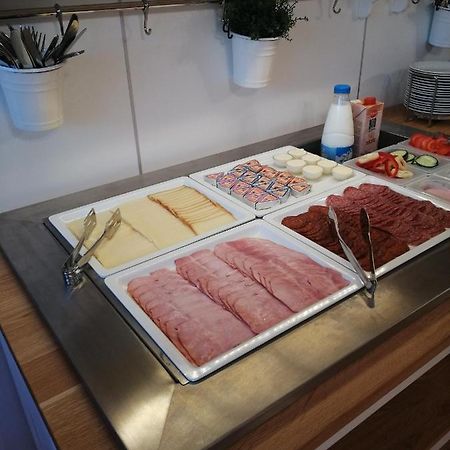 Karpatia Panzio Bed & Breakfast เอสแตร์กอม ภายนอก รูปภาพ