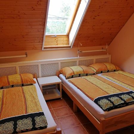 Karpatia Panzio Bed & Breakfast เอสแตร์กอม ภายนอก รูปภาพ