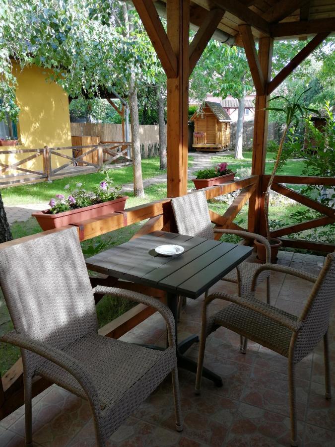 Karpatia Panzio Bed & Breakfast เอสแตร์กอม ภายนอก รูปภาพ