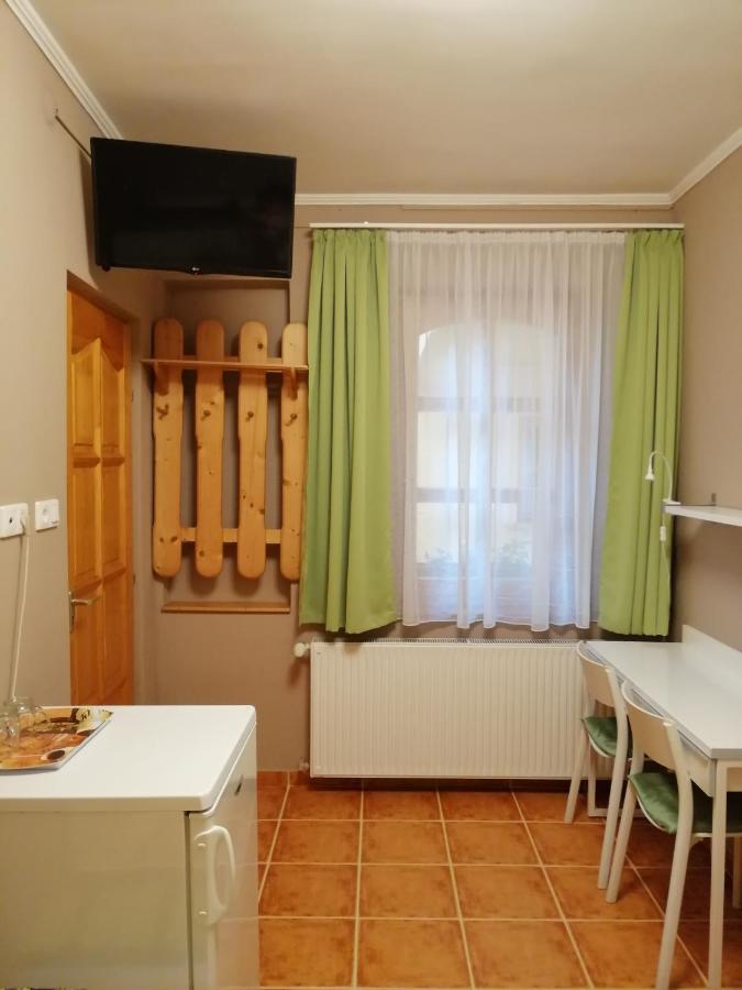 Karpatia Panzio Bed & Breakfast เอสแตร์กอม ภายนอก รูปภาพ