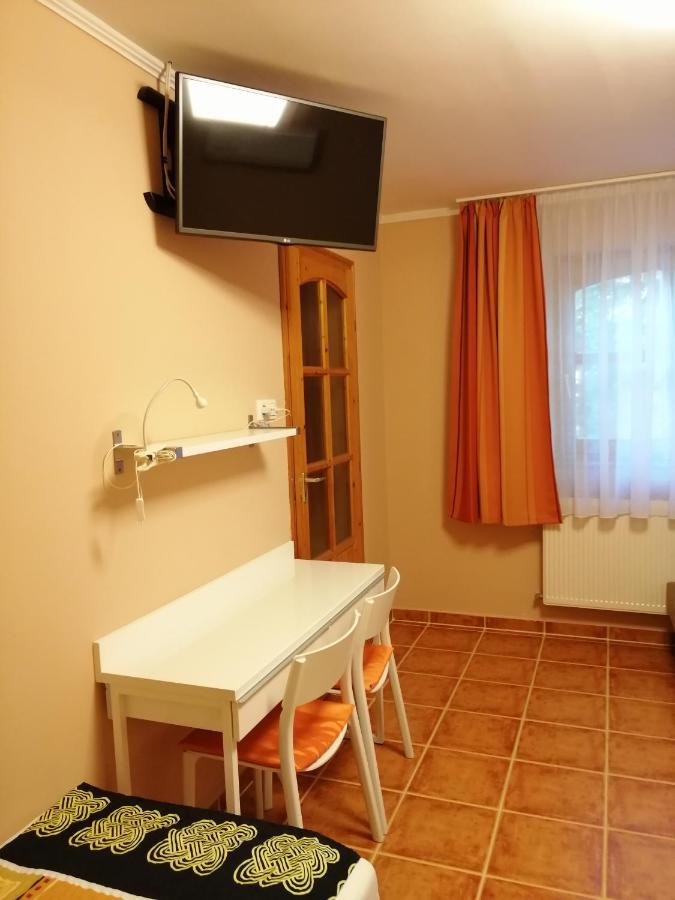 Karpatia Panzio Bed & Breakfast เอสแตร์กอม ภายนอก รูปภาพ