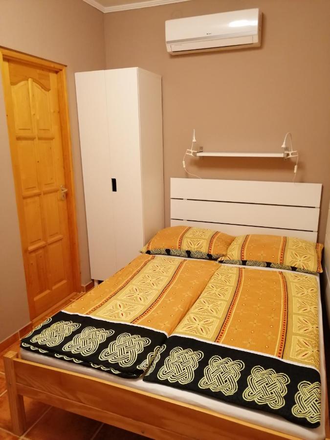 Karpatia Panzio Bed & Breakfast เอสแตร์กอม ภายนอก รูปภาพ