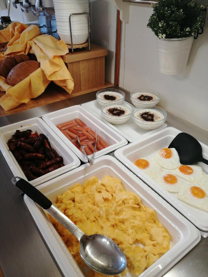 Karpatia Panzio Bed & Breakfast เอสแตร์กอม ภายนอก รูปภาพ
