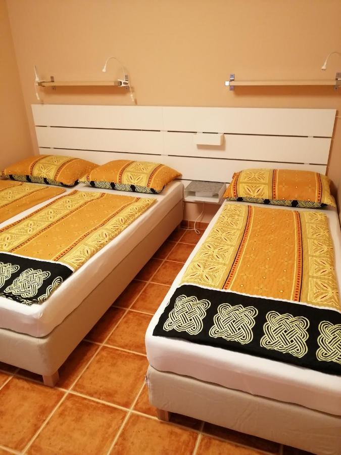 Karpatia Panzio Bed & Breakfast เอสแตร์กอม ภายนอก รูปภาพ