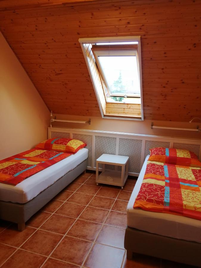 Karpatia Panzio Bed & Breakfast เอสแตร์กอม ภายนอก รูปภาพ