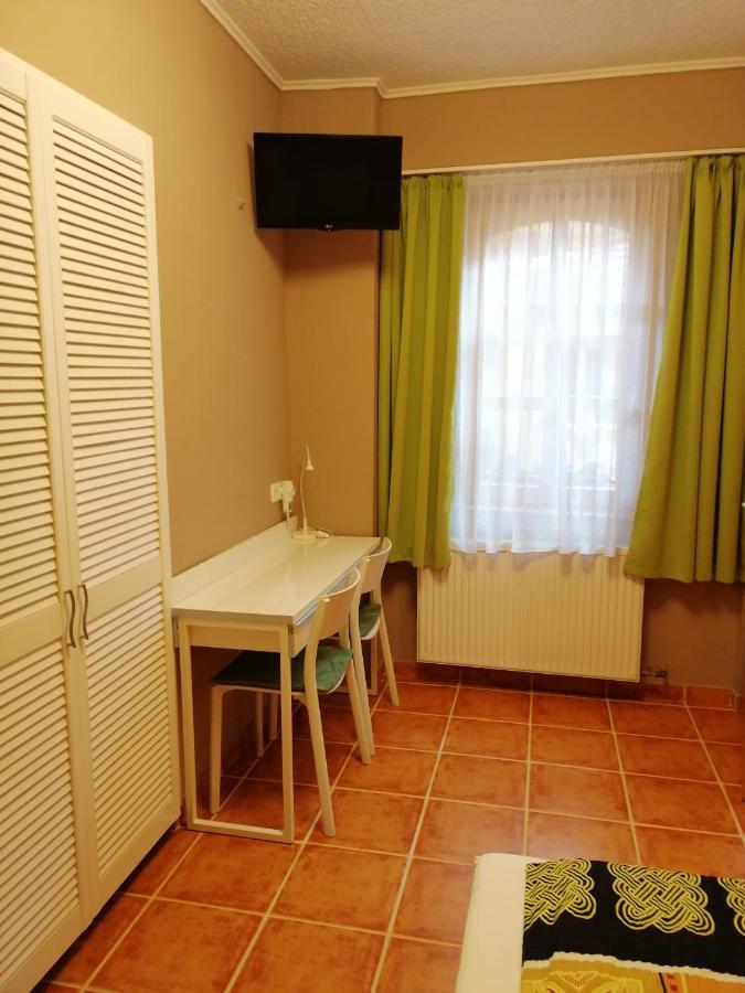 Karpatia Panzio Bed & Breakfast เอสแตร์กอม ภายนอก รูปภาพ